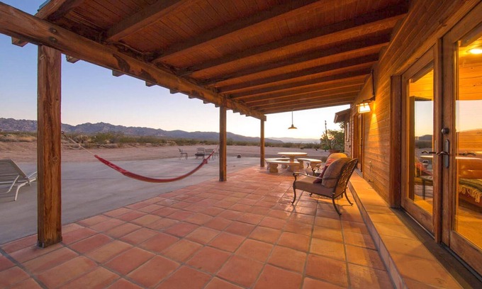 Indian Cove Cabin | Indian Cove Ranch, Joshua Tree on the Border of National Park-Hot Tub-Pool-WiFi
