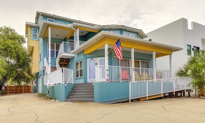Indian Rocks Beach Condo | Indian Rocks 'Lizard Lair' 350 ft from the Beach!