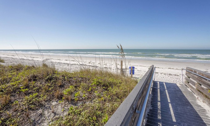 Indian Rocks Beach Apartment | Indian Rocks Beach Unit B Star5Vacations