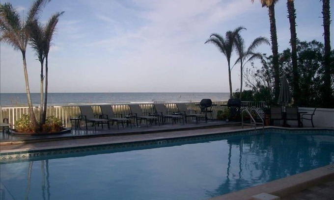 Indian Rocks Beach Condo | Indian Rocks Beach September open weeks direct beach access with pool & Hot tub