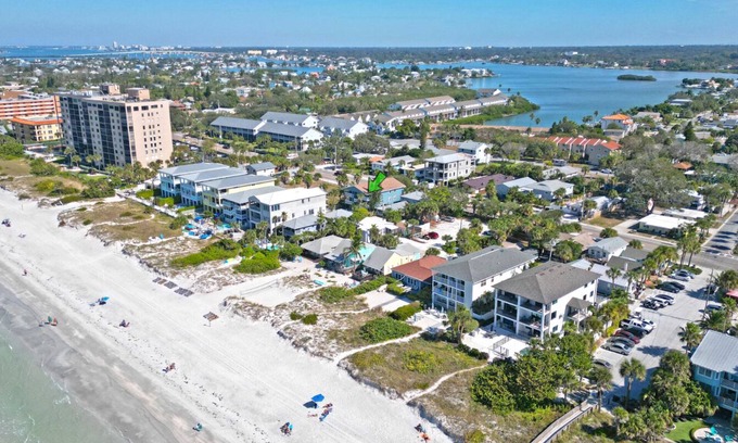 Indian Rocks Beach Condo | Indian Rocks Beach hidden gem 3/2 modern condo 2 minute walk to beach access