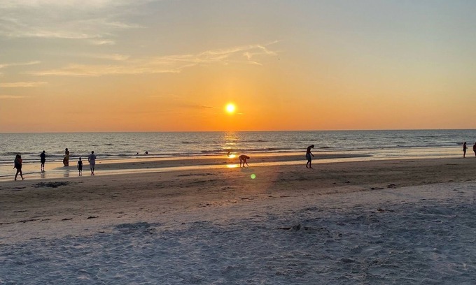 Indian Shores Condo | Indian Shores Condo-Beach Access-2 Bds. & 2 BathsnBayshore Yacht and Tennis Club