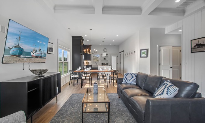 Jeffersonville - Clarksville House | Indiana Crossing: Modern & Upscale, Near Derby