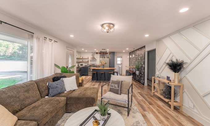 Roseburg House | Indigo Collective - Modern Comfort & Bold Design