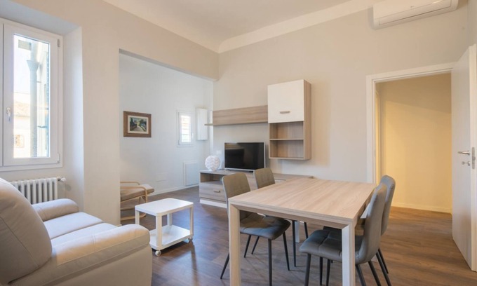 San Lorenzo Apartment | Indipendenza House in Florence by Mmega
