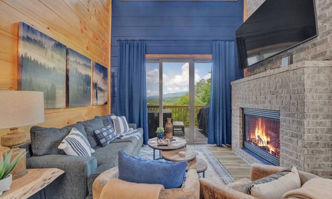 Pigeon Forge Cabin | 👙 INDOOR POOL 👾 ARCADES 🌇 SUNSET VIEW 📍 BEST LOCATION!