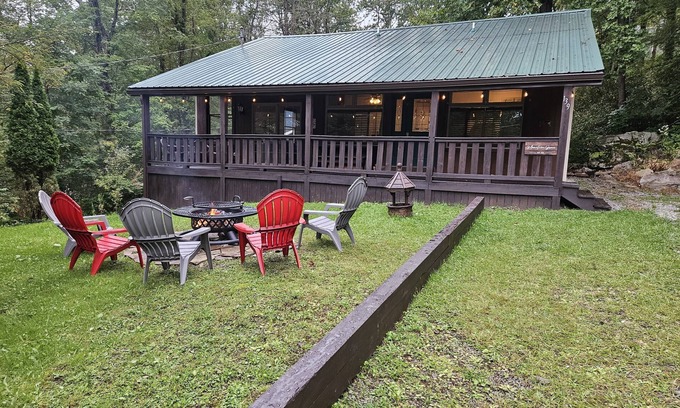 Jefferson Township Cabin | Indoor tree house & swivel firepit grill. Close to Kooser & Laurel Hill Parks.n