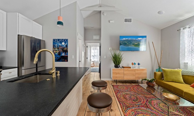 Lawsona - Fern Creek House | Indulge at “Da Comfy House”