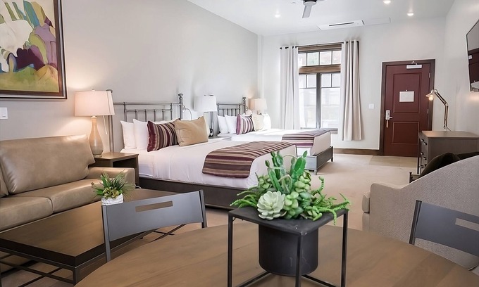 Zion National Park South Entrance Hotel | Indulge in Home Like Comfort! Free Parking, Outdoor Pool, Near DeZion Gallery