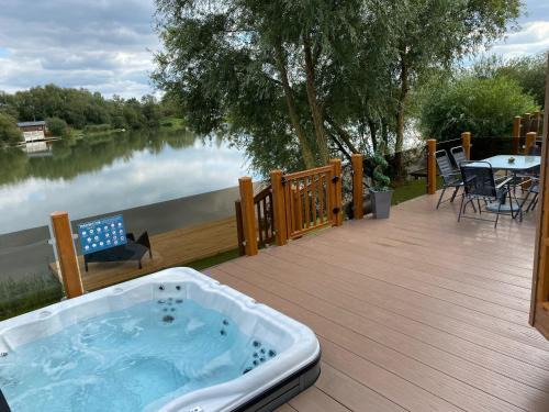 Tattershall House | Indulgence Lakeside Lodge i2 with hot tub, private fishing peg situated at Tattershall Lakes Country Park