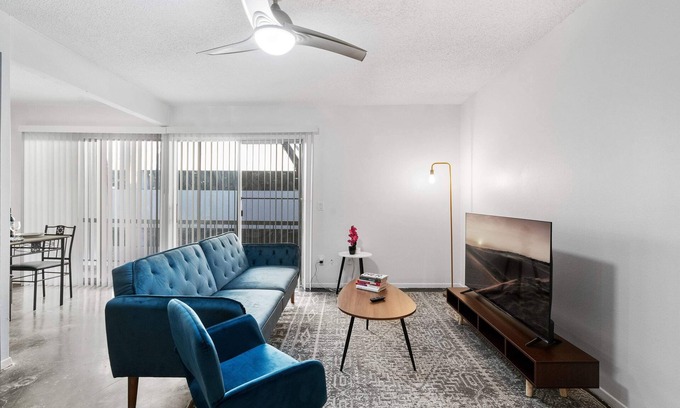 Bouldin Apartment | Industrial Oasis Perfect Location Free Pkg