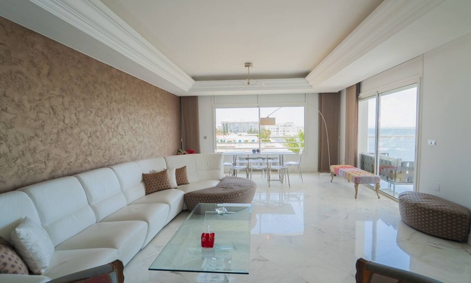 Les Berges du Lac Apartment | Infinity View: Spacious 3 bd with Lake View