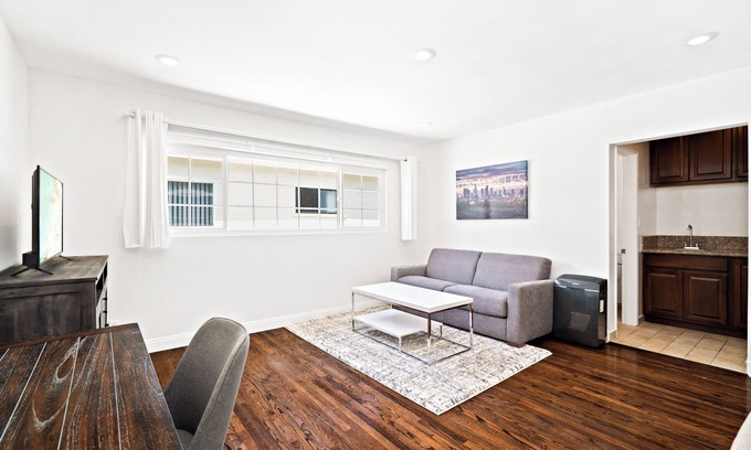 Mar Vista Apartment | ING4A -Welcoming Studio apartment with WiFi in vibrant Los Angeles