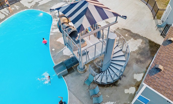 Hollister House | Ingallview at Branson Cove | Indoor Pool