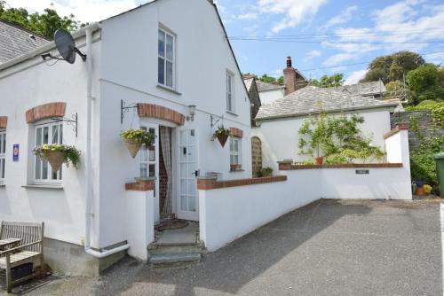 Treator House | Inglenook Cottage with parking