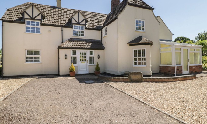 Westbury-on-Severn Cottage | INGLESIDE, family friendly, character holiday cottage in Adsett