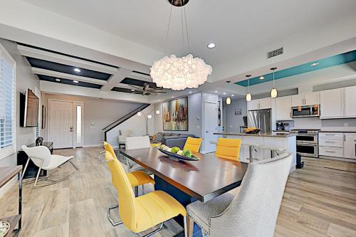 Pacific Beach House | Ingraham Delight