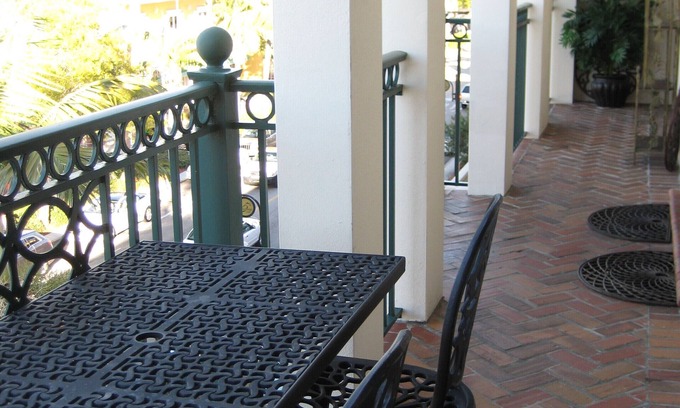 Old Naples Apartment | Ingram Building 5th Avenue South #305
