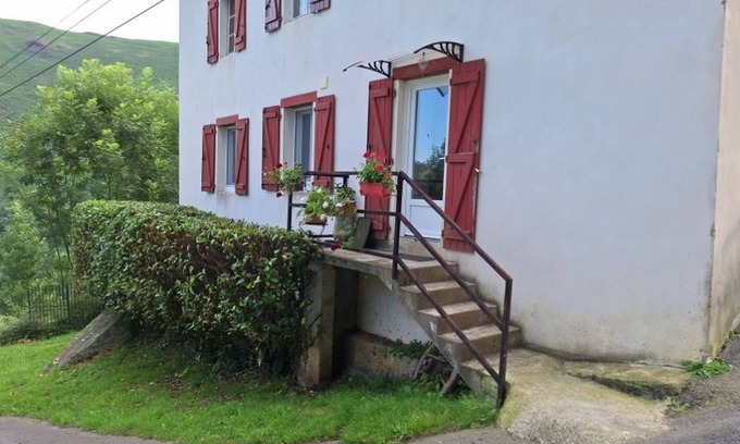 Arneguy Apartment | Inland Basque Country mountain apartment on the Spanish border