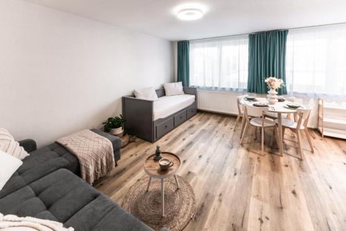 Nova Lesna Apartment | INLE Homestay