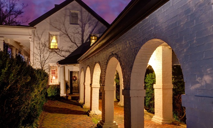 Locust Dale Bed & Breakfast | Inn and Tavern at Meander