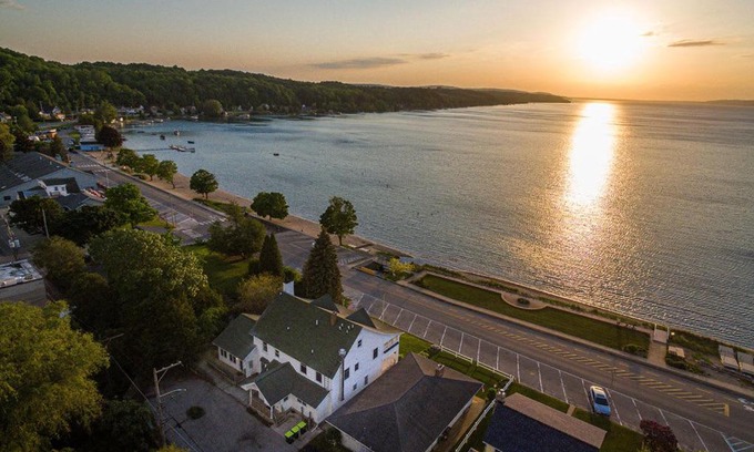 Beulah House | Inn at Beulah Beach on Crystal Lake