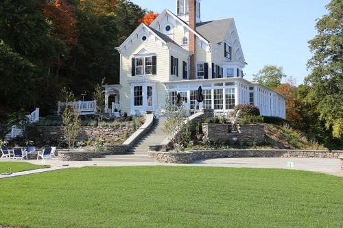 Trumansburg Hotel | Inn at Taughannock Falls