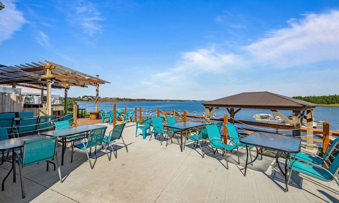 Bayview Hotel | Inn at the Pier