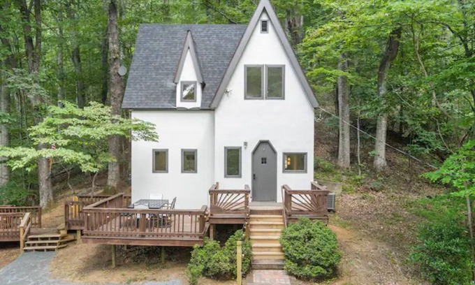 Batesville Cabin | Inn at the Woods: Updated Cabin w/Mountain Views