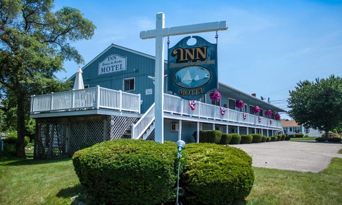 York Beach Hotel | Inn Between the Beaches & Villager