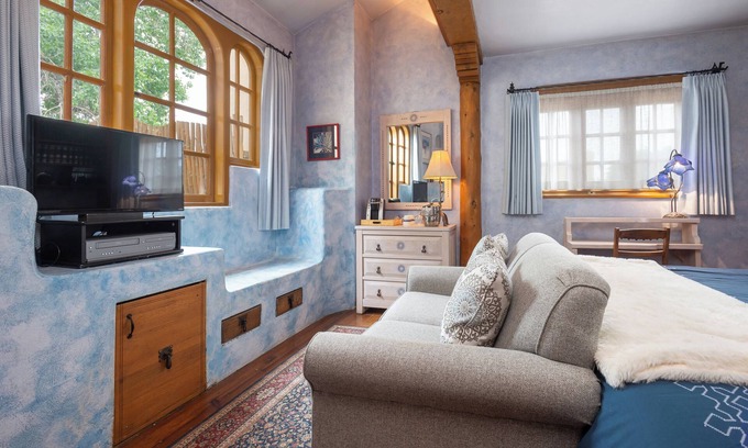 Taos Bed & Breakfast | Inn on La Loma Plaza
