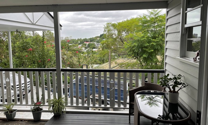 Auchenflower Apartment | Inner-city 2Bedrooms 2Bathrooms modern apartment with full kitchen