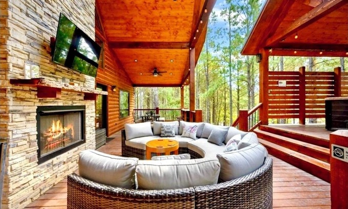 Pickens Cabin | INNER PEACE Luxury Cabin: XL Hot Tub 2Firpl - Prepare to be Delighted!