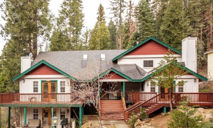 Yosemite West Cabin | Inside Yosemite Park- Yosemite Winter Wonderland