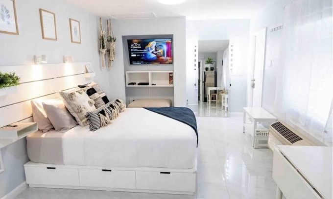 Regal Palms House | Insta-worthy getaway near Disney w/free parking!💎