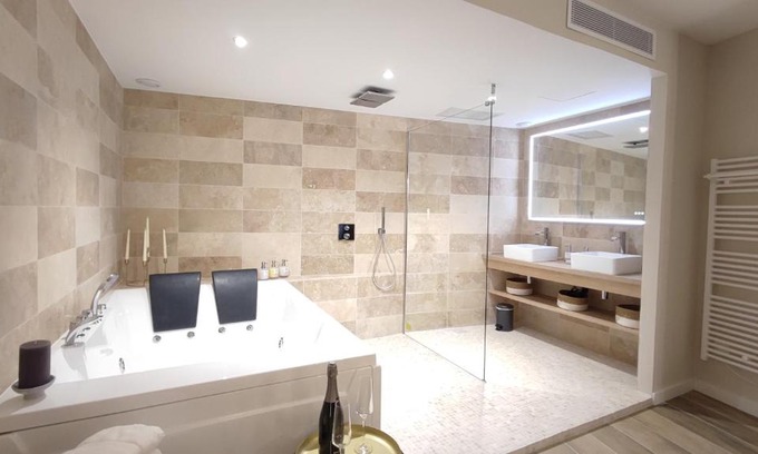 Roquefort-la-Bedoule Apartment | Instant Plaisirs - T2 60m2 avec Terrasse et Balnéo privative
