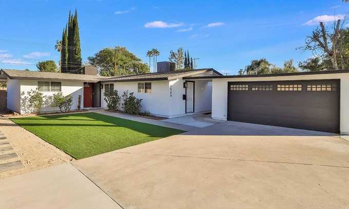 Winnetka House | Insurance Relocation Ready 4BR Workspace Near Woodland Hills & Valley Commute