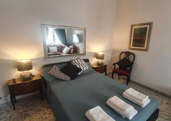 Bari City Centre Apartment | Intero appartamento 4 camere da letto 3 bagni 12 posti letto Cado Dalle Nubi