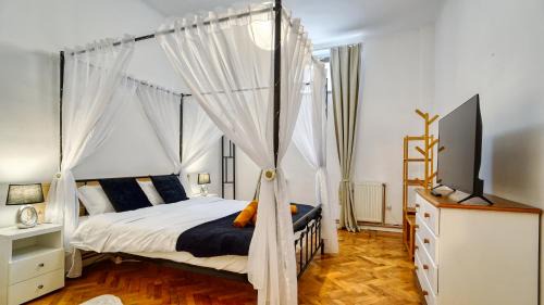 Brasov City Centre Apartment | Intimo OldTown Romantic Apartment