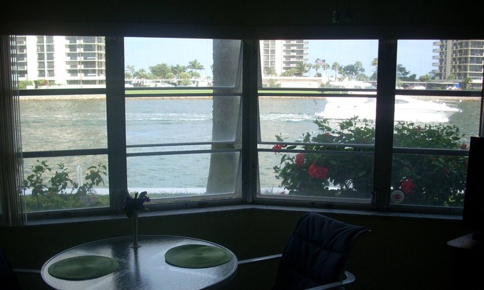 North Palm Beach Condo | Intrawaterfront Condo on 1st Floor