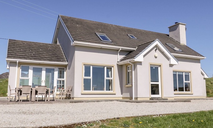 Gortnalughoge House | INVERBEG COTTAGE 1, pet friendly, with open fire in Downings