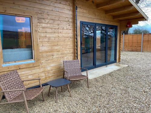 Ashton Under Hill House | Inviting 2-Bedroom Cabin in Ashton Under Hill
