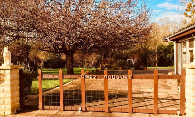 Cravans Villa | Inviting 6-Bed Farmhouse