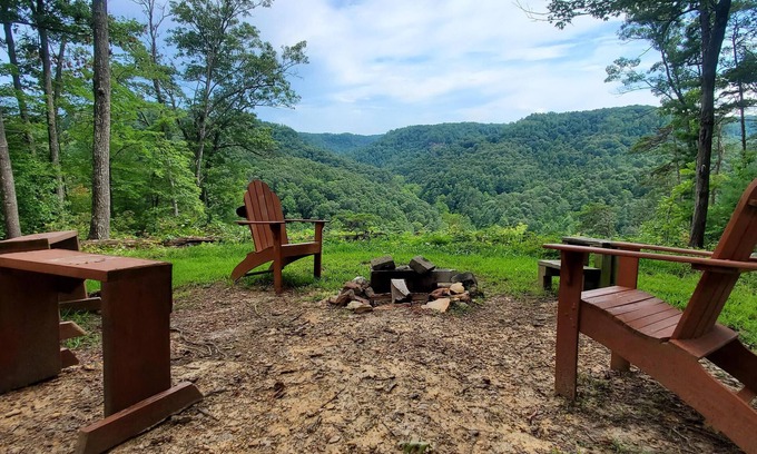 Rogers Cabin | Inviting and charming, 3-BR, 2-BA log cabin with phenomenal view! King Beds.