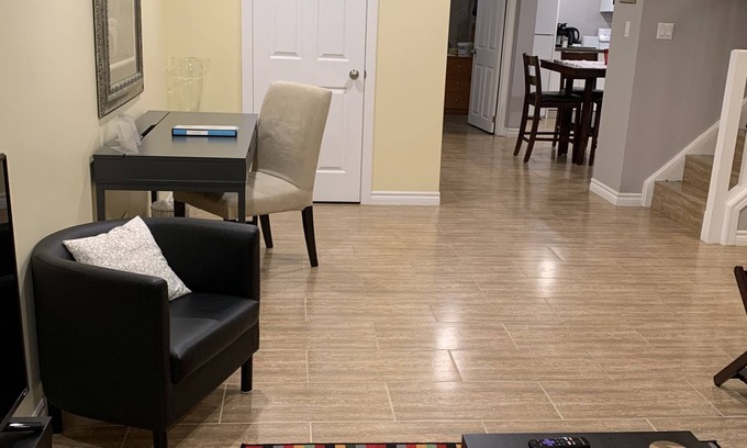 Westminster Apartment | Inviting apartment with private entrance & parking