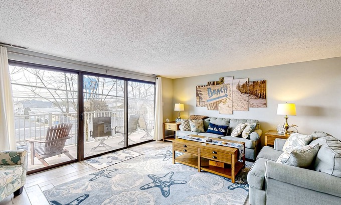 North Ocean City Condo | Inviting coastal condo with pool, balcony, full kitchen, & W/D