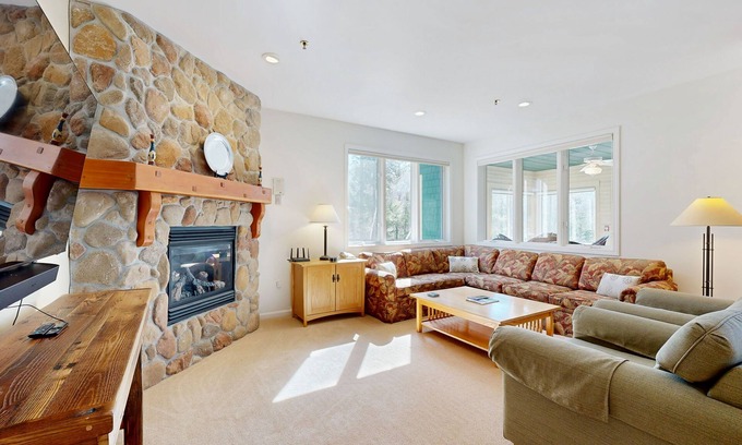 Jeffersonville Condo | Inviting Condo at Smugglers’ Notch Resort w/Free Ski Shuttle