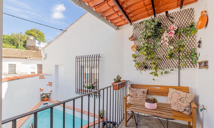 Calabazares House | Inviting cottage with fantastic mountain panorama.