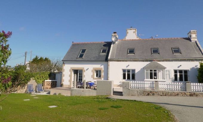 Plogoff House | Inviting holiday home in Plogoff with fenced garden