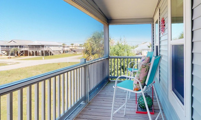 Port St. Joe House | Inviting home 1 block from the beach with screened porch, AC, & W/D